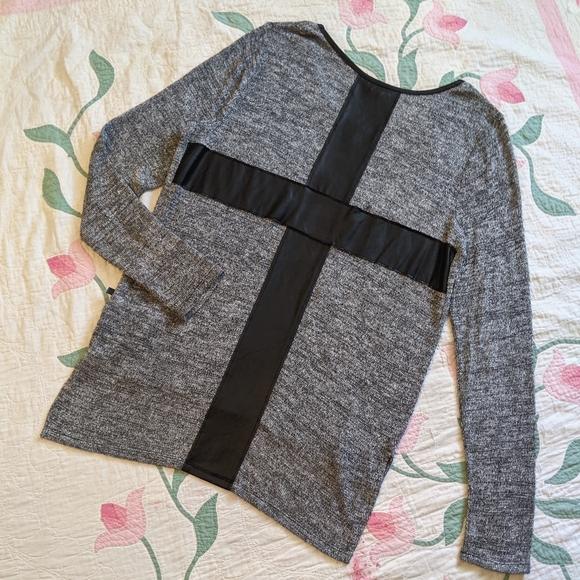 Rock & Republic Bull Skull Hi/Lol Light Sweater - Picture 6 of 9